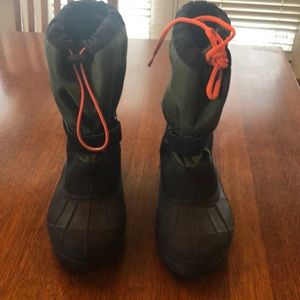 Boys snow boots.